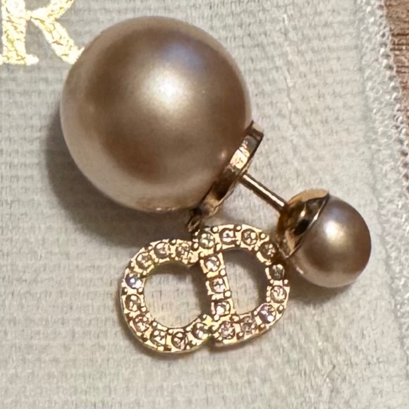 Christian Dior Custom Jewelery Pearls Stud Earrings - Picture 3 of 6